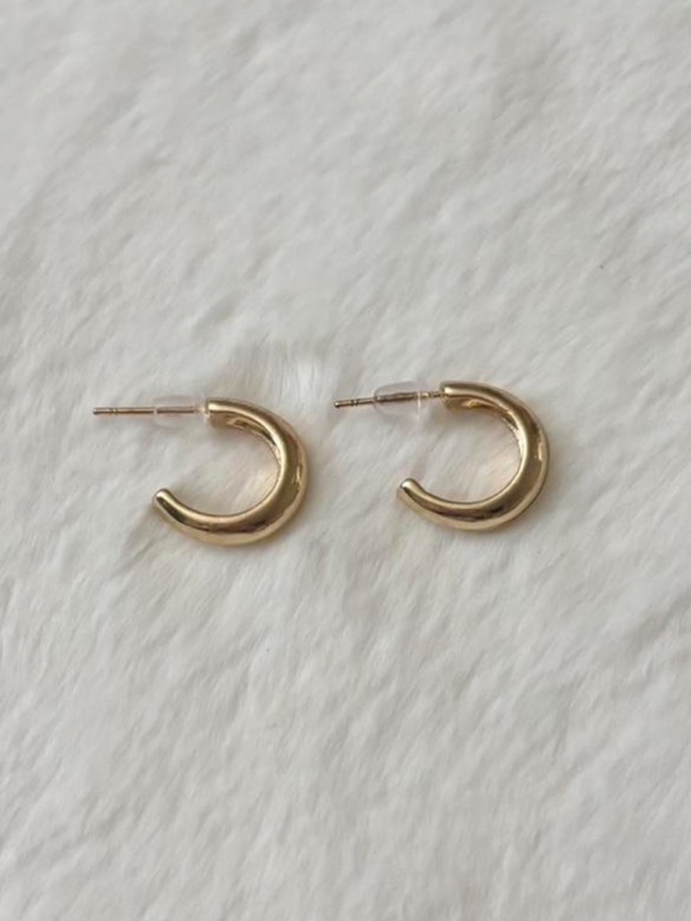 5/$15 🩷 MUST BUNDLE Gold Hoop Earrings - Picture 3 of 3